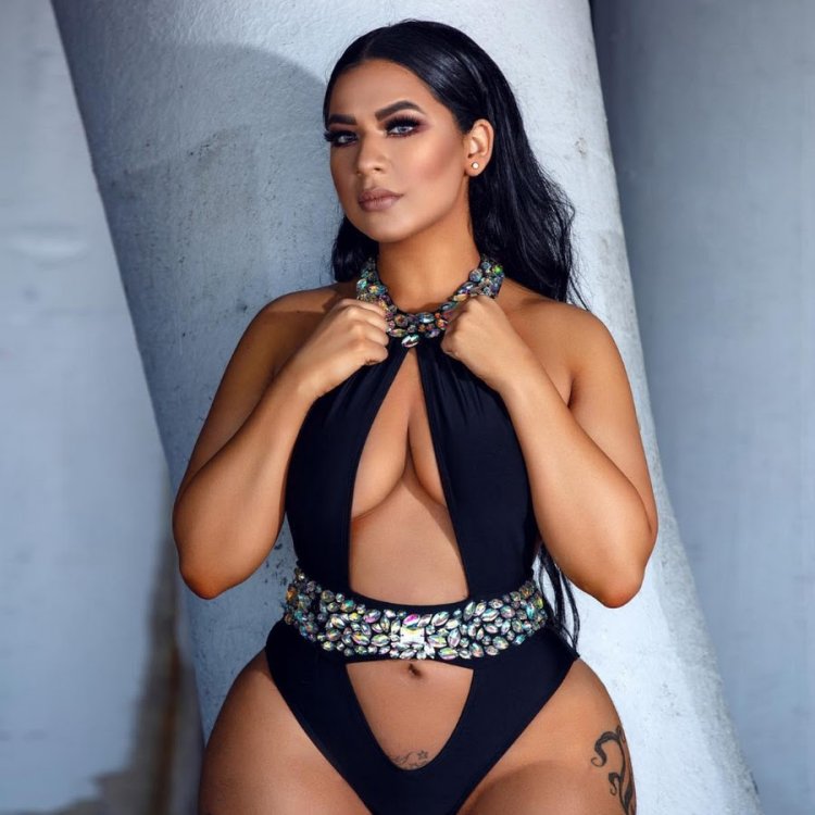 Моника Белуччи в хиджабе