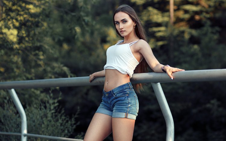 Красивые русские девушки в шортах