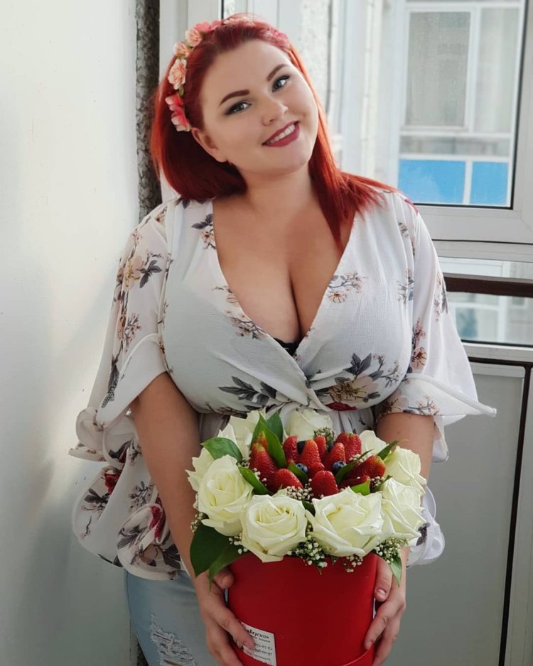 Пышки в купальниках