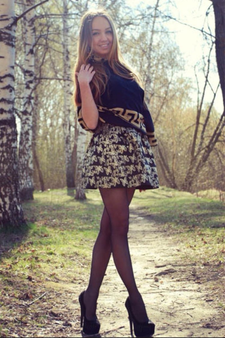 Девушки коротких платьях и юбках