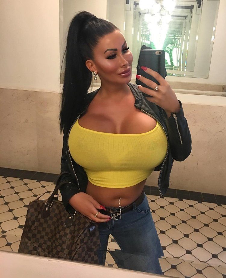 Линдси Пелас (Lindsey pelas) силикон