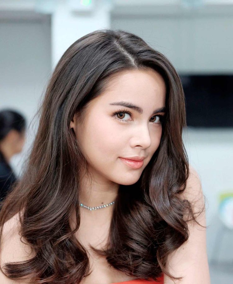 Актриса урассая спербунд