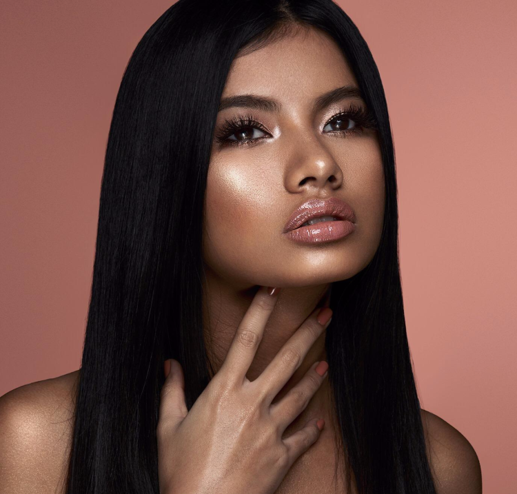 Метиска девушка