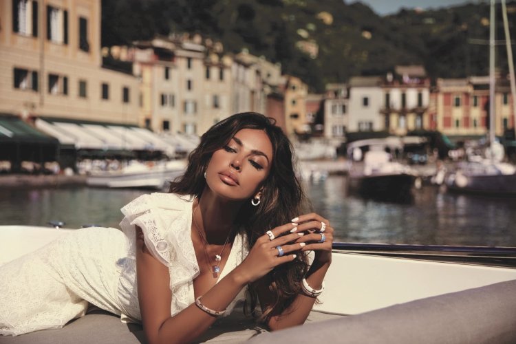 Мадалина Генеа Италия