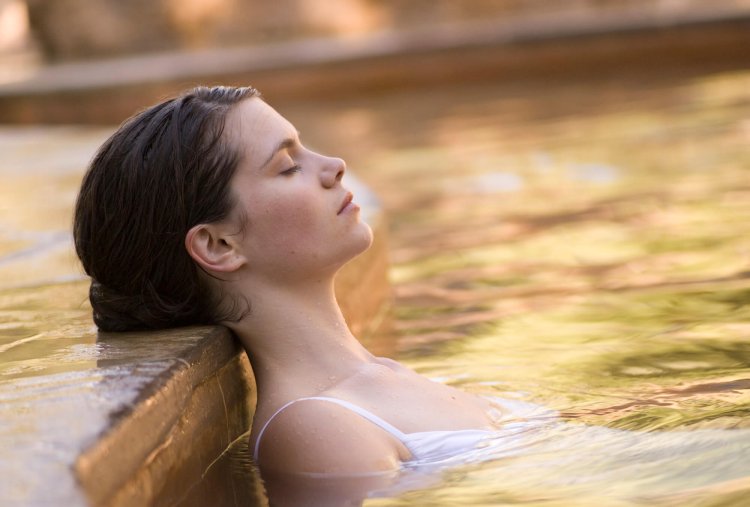 Купание в горячих источниках