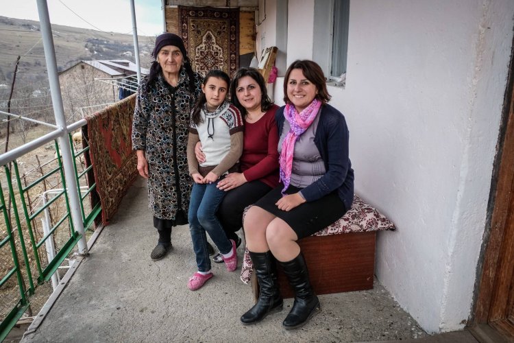 Армянская деревенская девушка