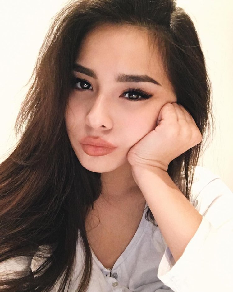 Казахская девушка в инстаграме