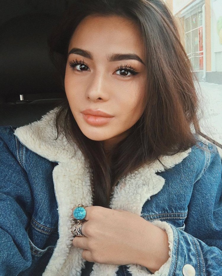 Айжан асёмова