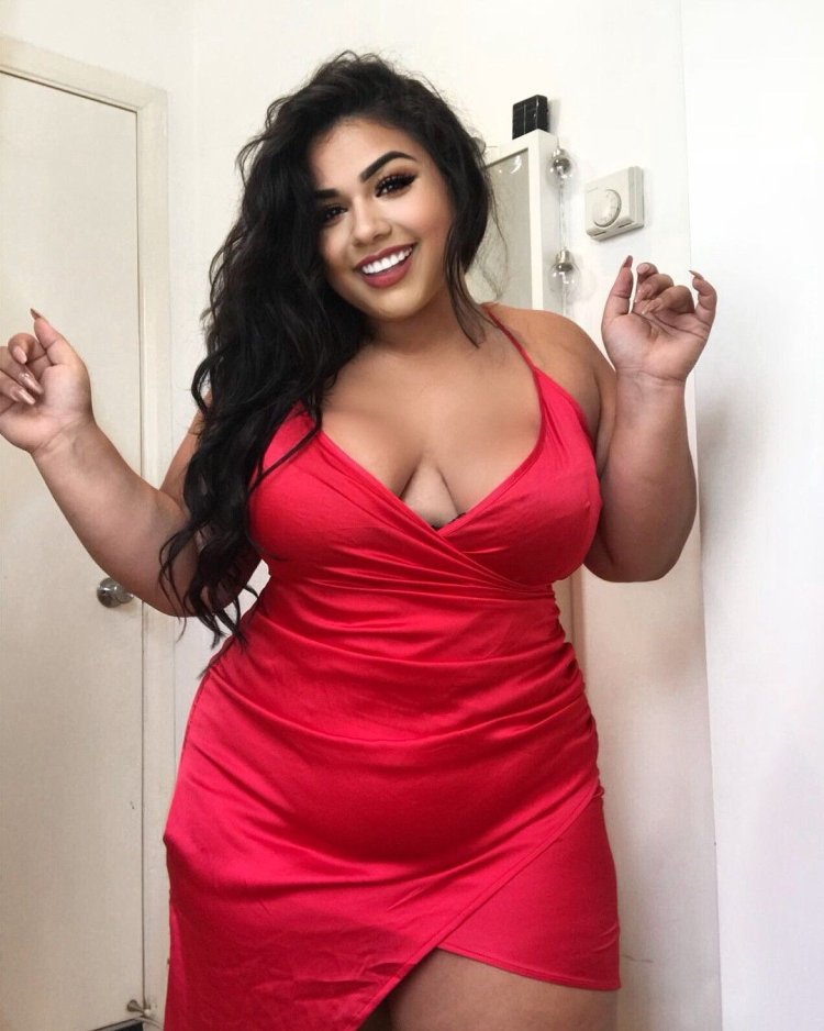 Шахане Надирли плюс сайз