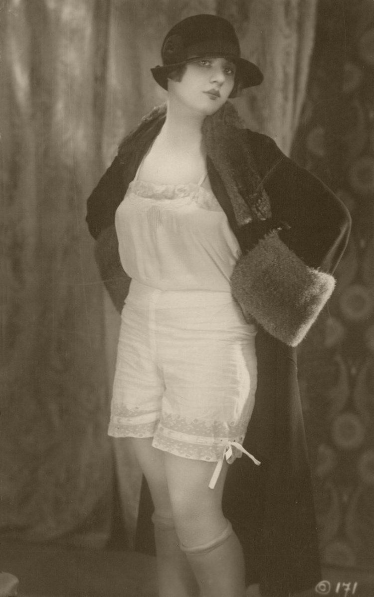 Женщины в рейтузах