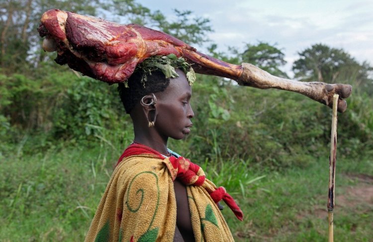 Эфиопия женщины народа Сурма