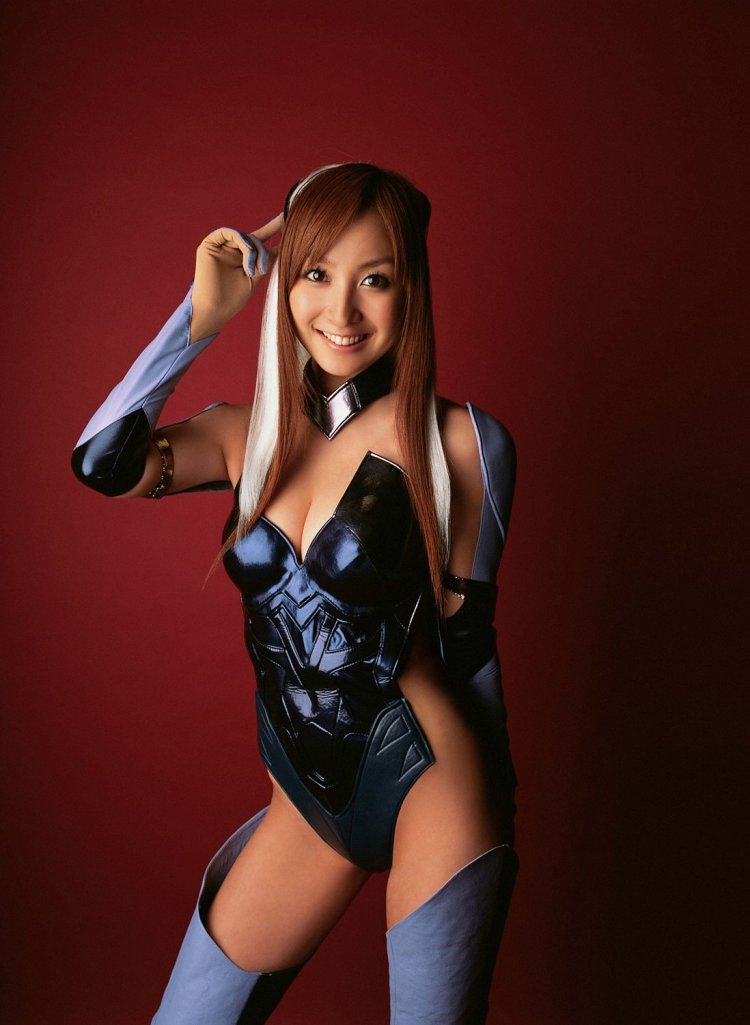 Японки в купальниках из латекса