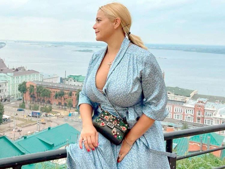 Анна Семенович бюст