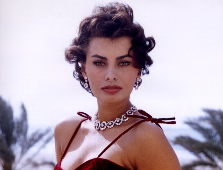 Софи Лорен и военные