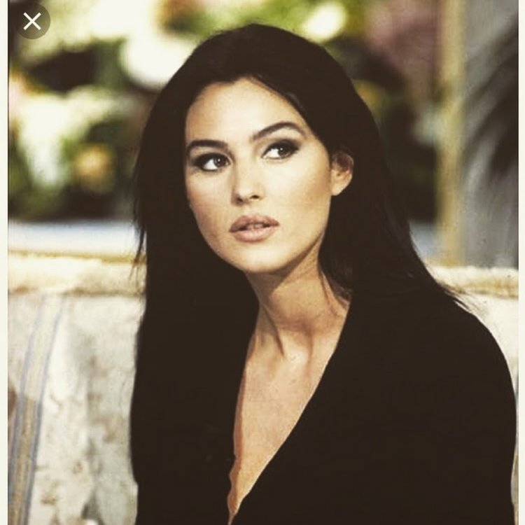 Моника Беллуччи в молодости