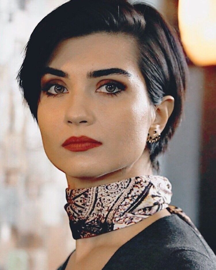 Актриса туба Буйукустун