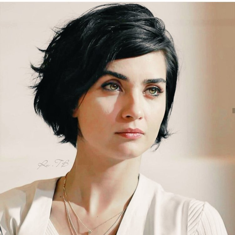 Туба Буйукустун с короткой стрижкой