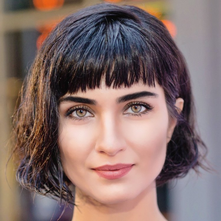 Туба Бюйюкюстюн стрижка