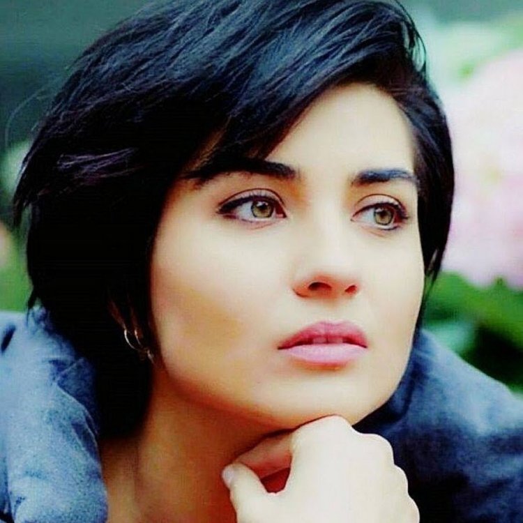 Турецкая актриса туба Буйукустун