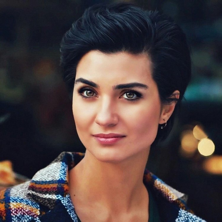 Турецкая актриса туба Буйукустун