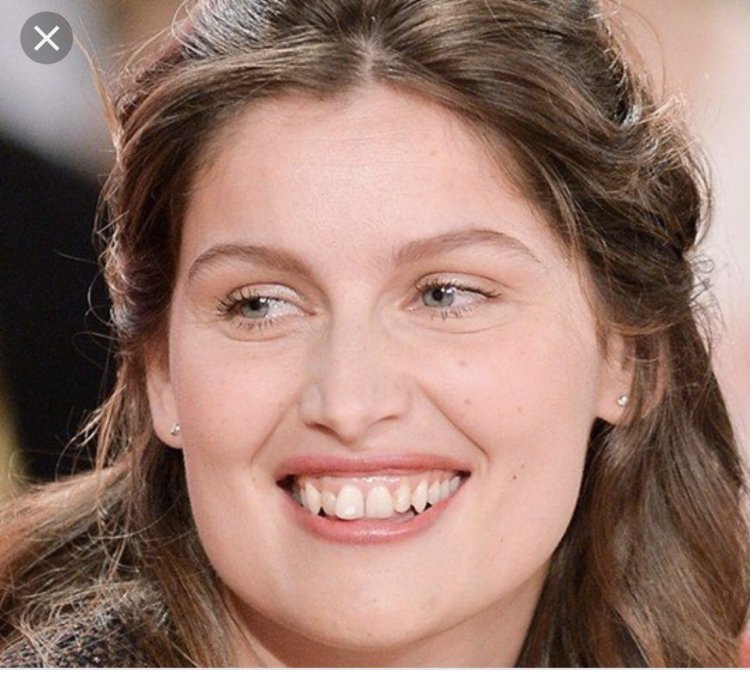 Летиция Каста улыбка