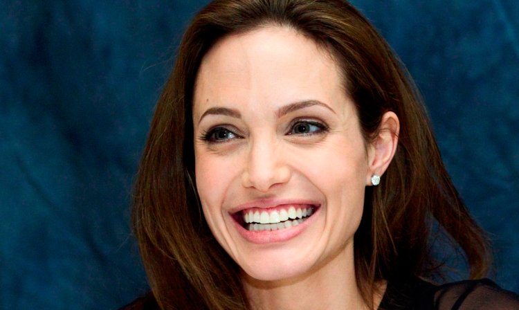 Анджелина Джоли