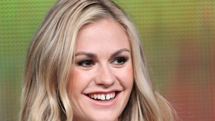 Анна Пэкуин улыбка