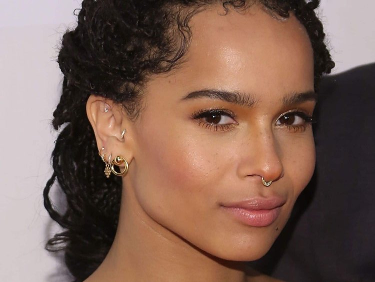 Зои Кравиц пирсинг