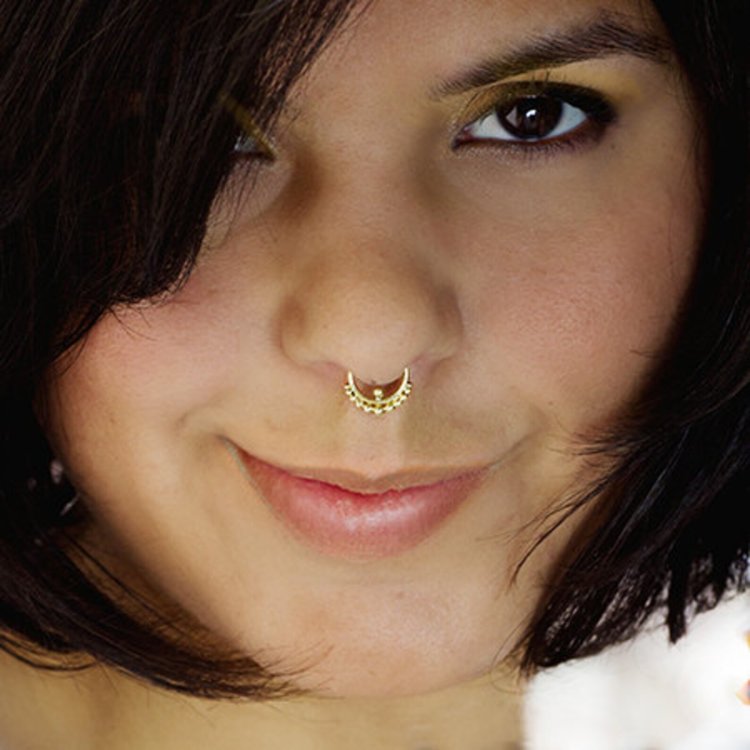 Пирсинг носа курносый нос