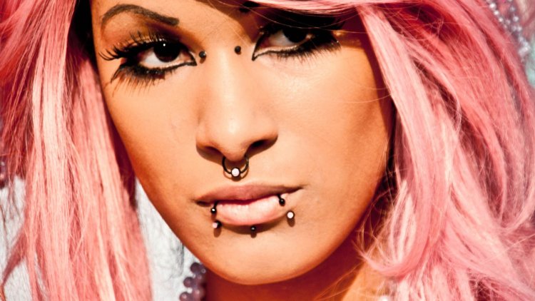 Девушки с экстремальным пирсингом