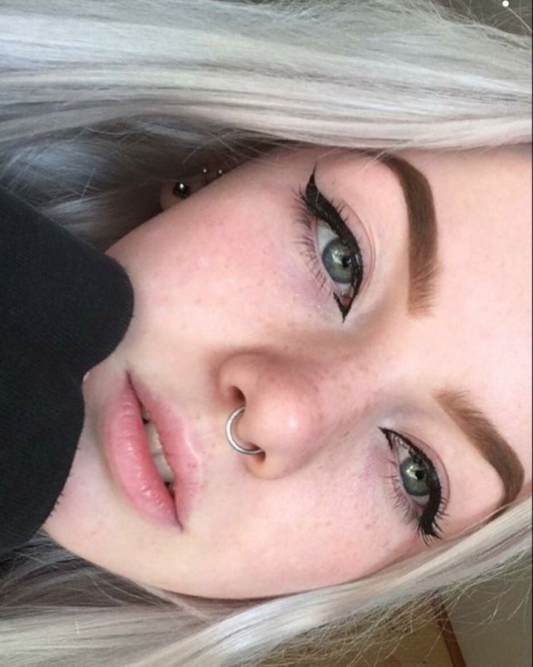 Красивые девушки с пирсингом в носу