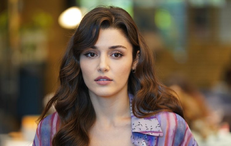 Турецкая актриса Ханде Эрчел