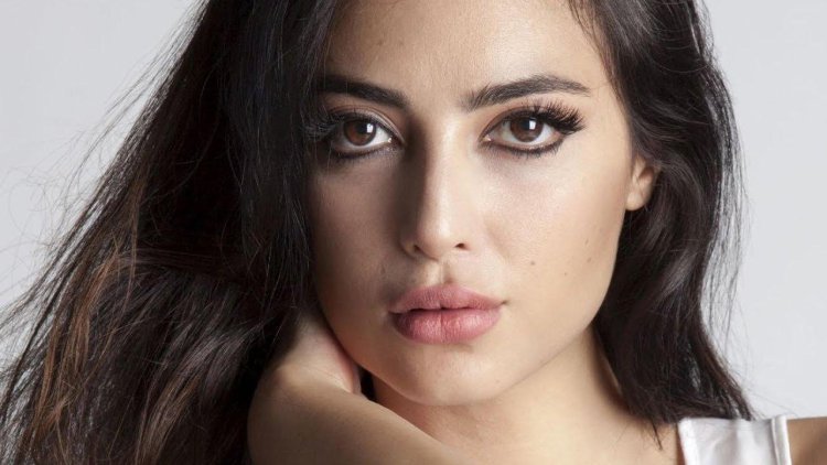 Мелике́ Ипе́к Яло́ва