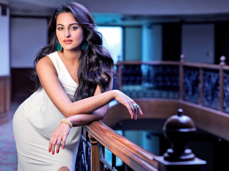 Sonakshi Sinha for Anju Modis Designs