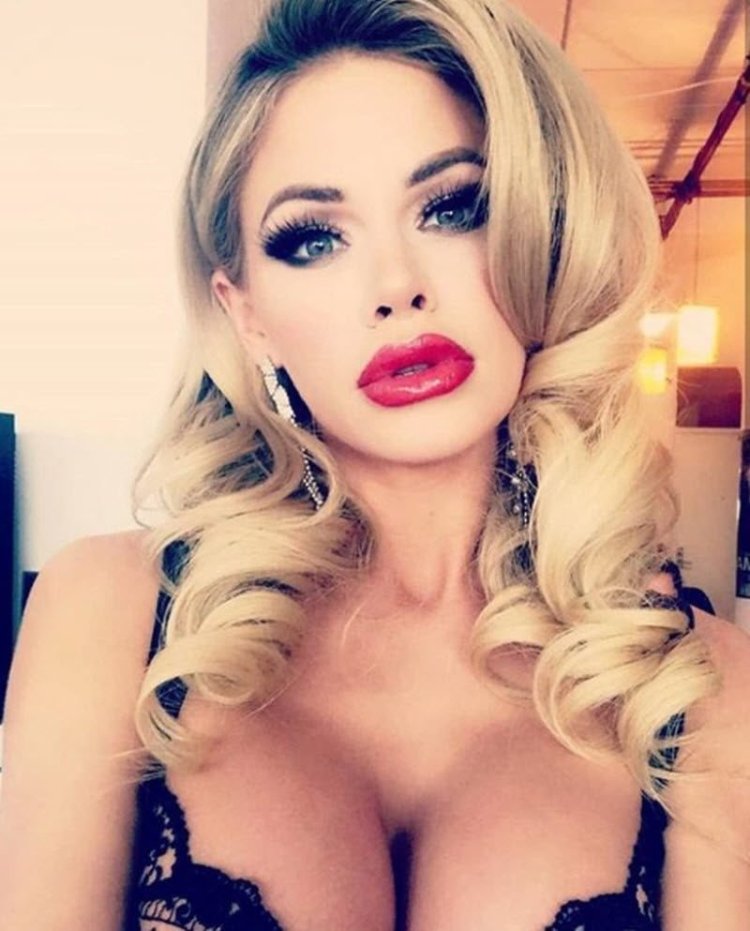 Джесса Роудс селфи