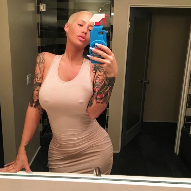 Проколотые соски Эмбер Роуз