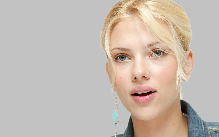 Скарлетт Йоханссон анфас