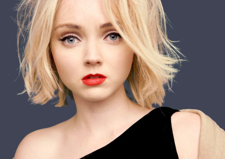 Пухлые щеки у девушки