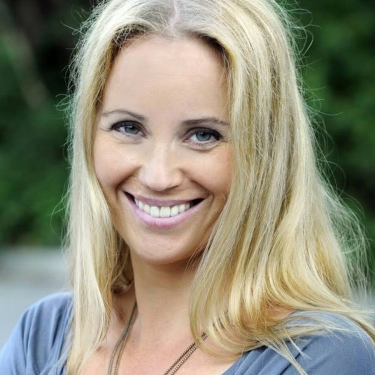 Шведская актриса София Хелин