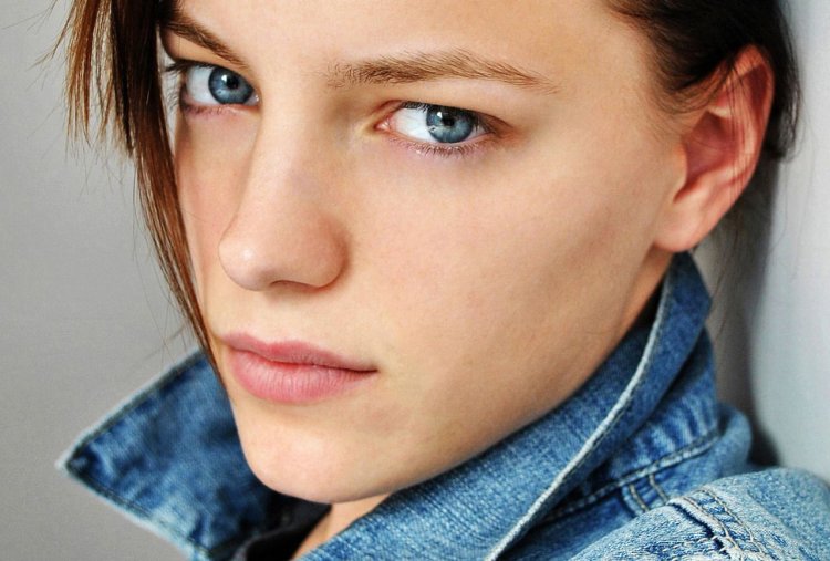 Эрика Линдер глаза