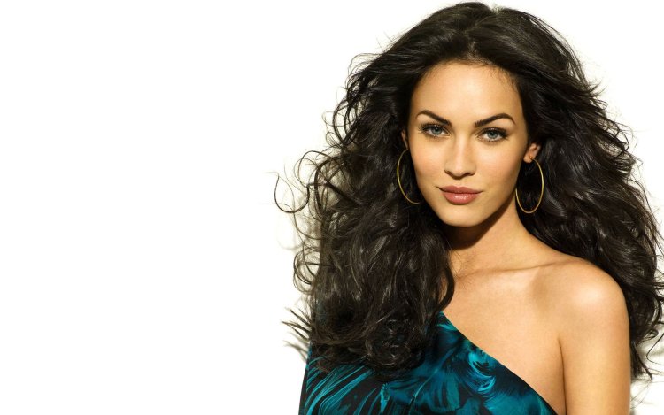 Меган Фокс в зеленом платье