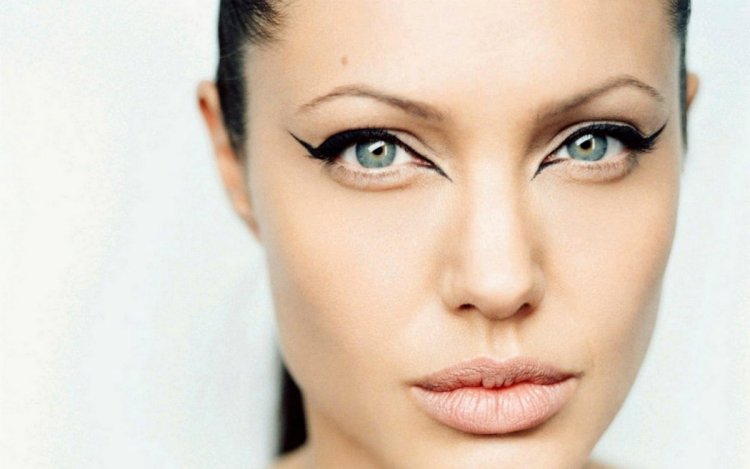 Анджелина джоли макияж глаз