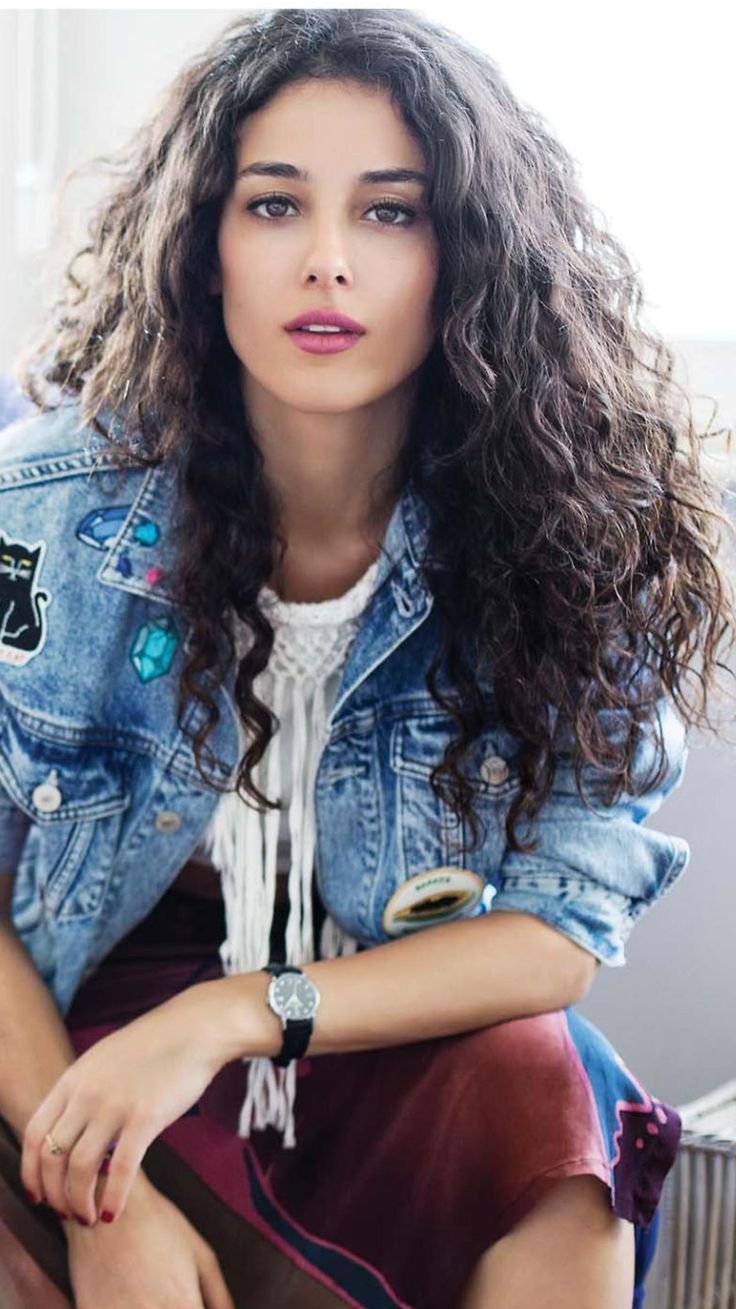 Турецкая актриса Джансу Тосун