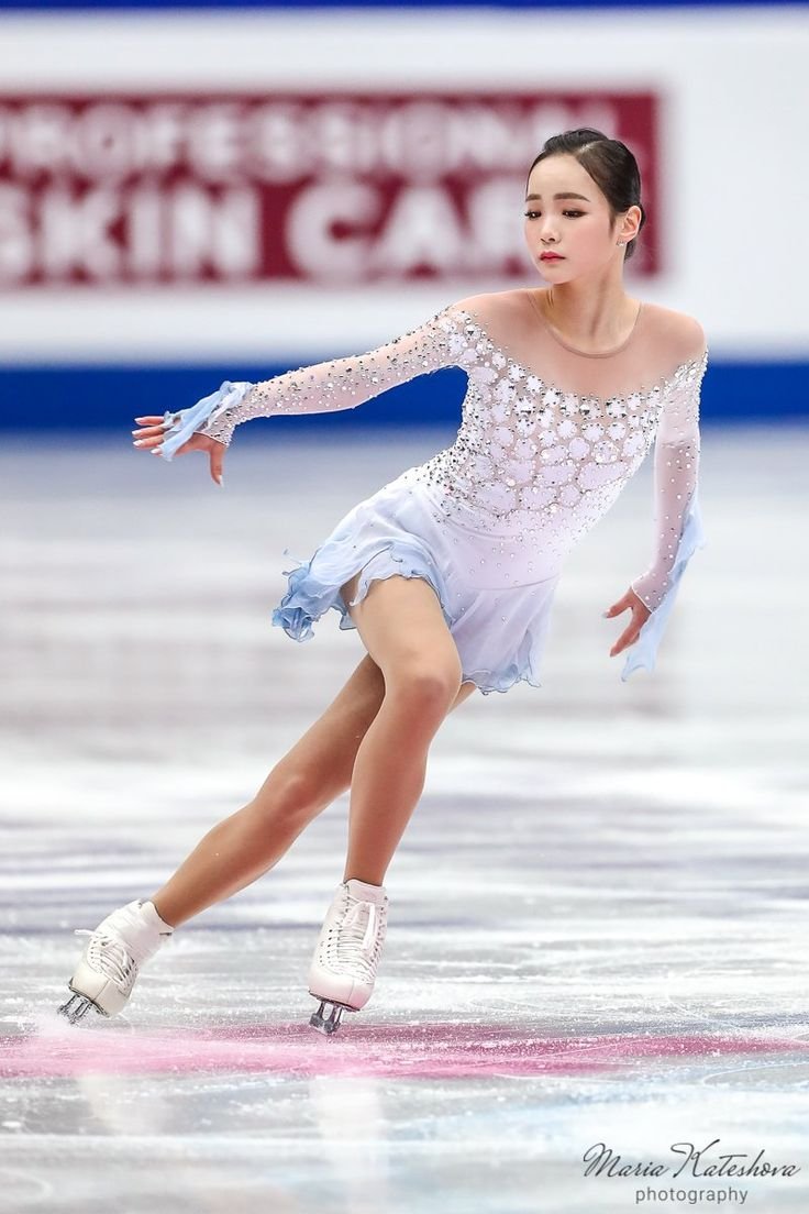 Корейские фигуристки Лим Ын Су