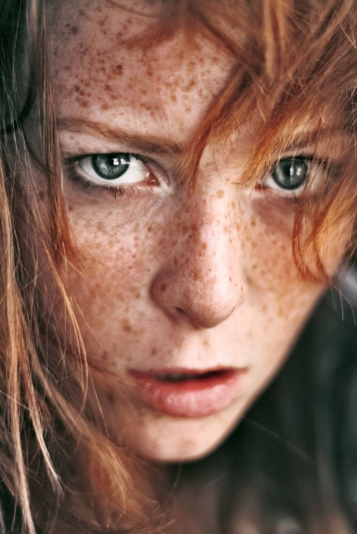 Майя Хоук веснушки