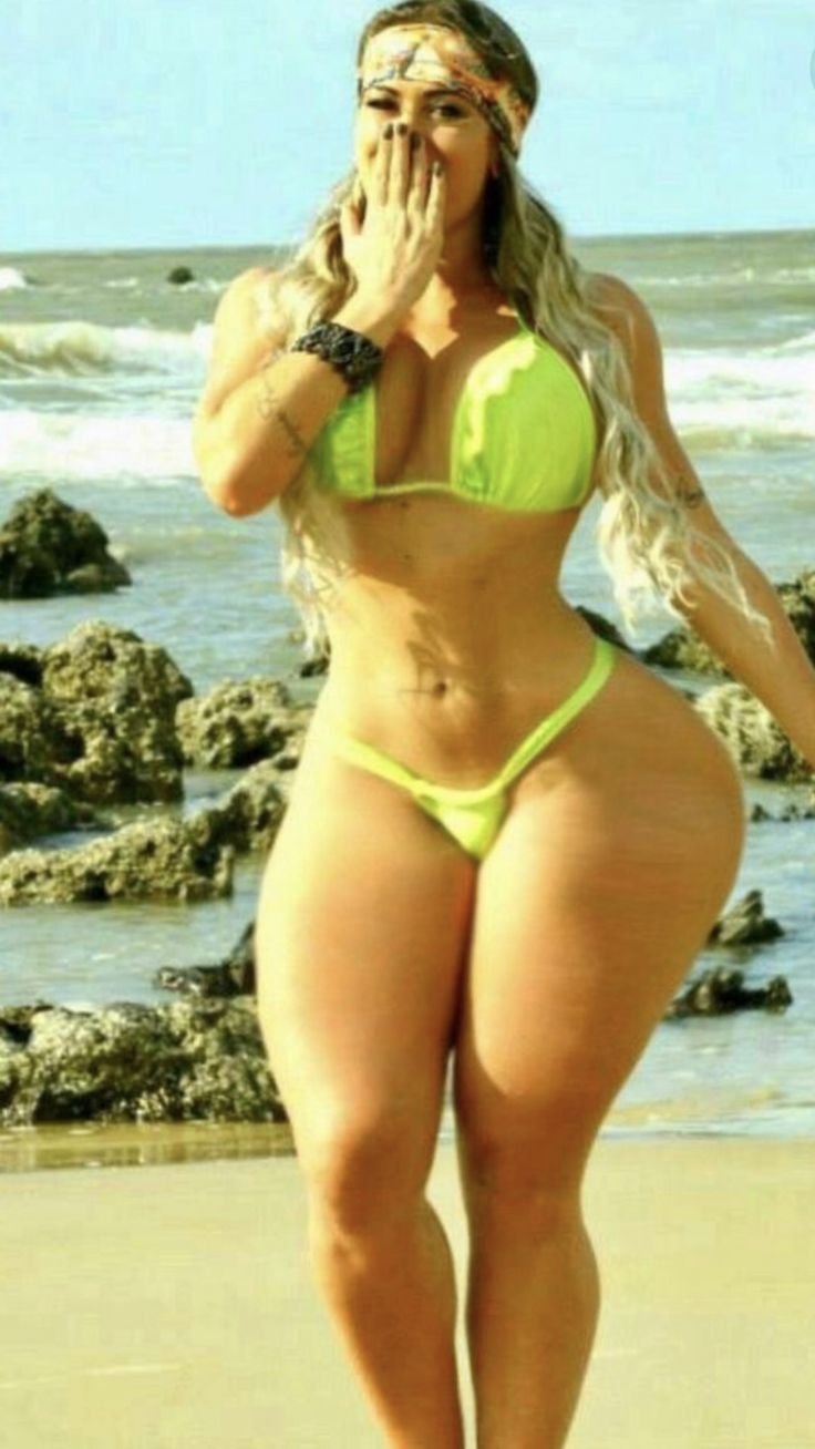 Широкие бёдра и ягодицы