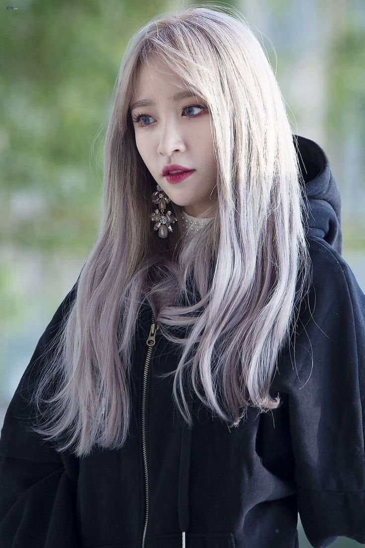 Пепельные короткие волосы у девушек