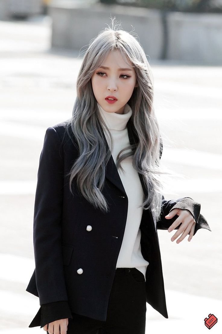 Серебристо пепельный цвет волос