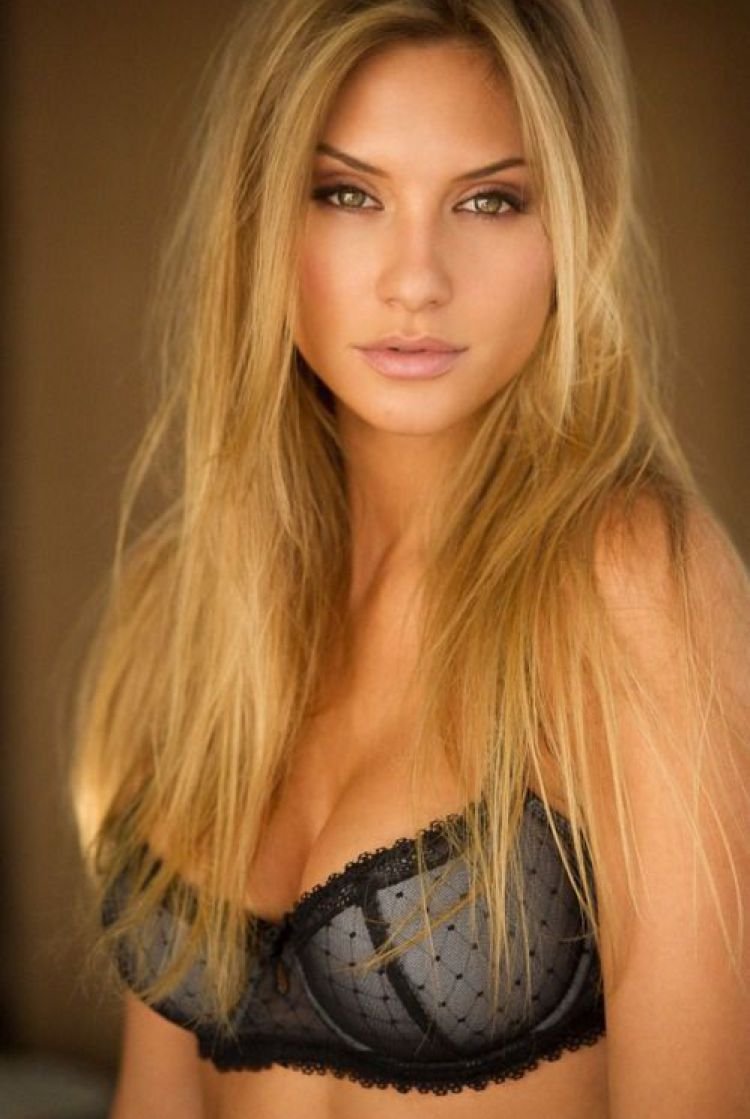 Самая красивая девушка в мире блондинка