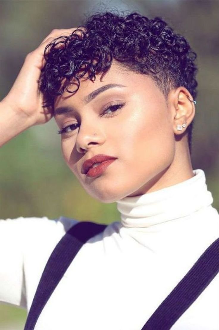 Афро прическа короткая